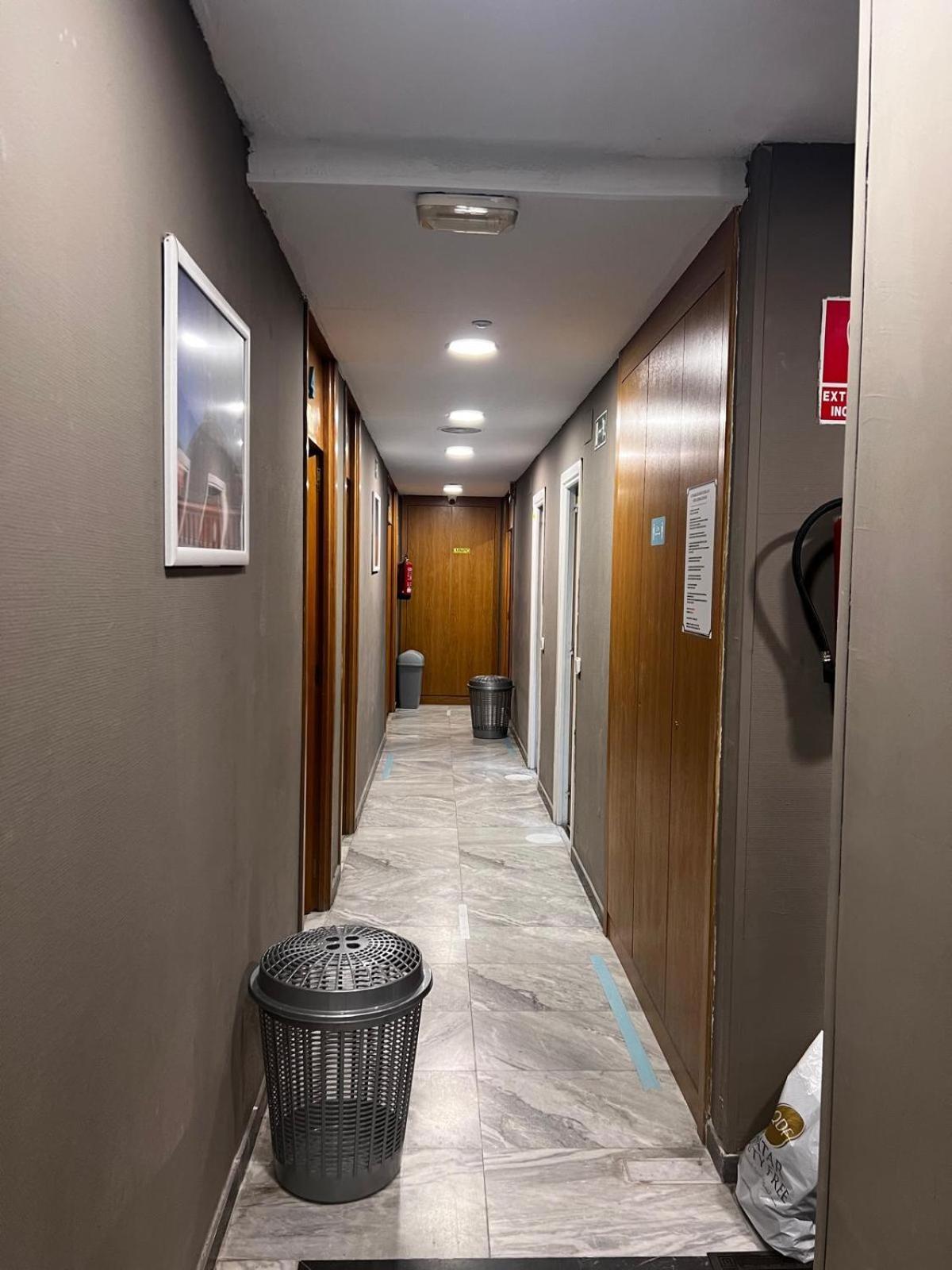 Hostel Estrella 20 Madrid Ngoại thất bức ảnh