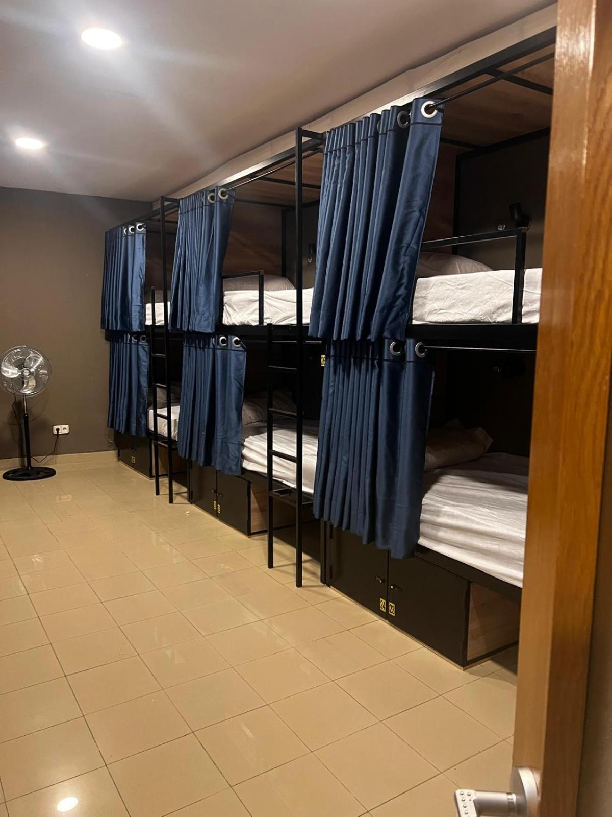 Hostel Estrella 20 Madrid Ngoại thất bức ảnh