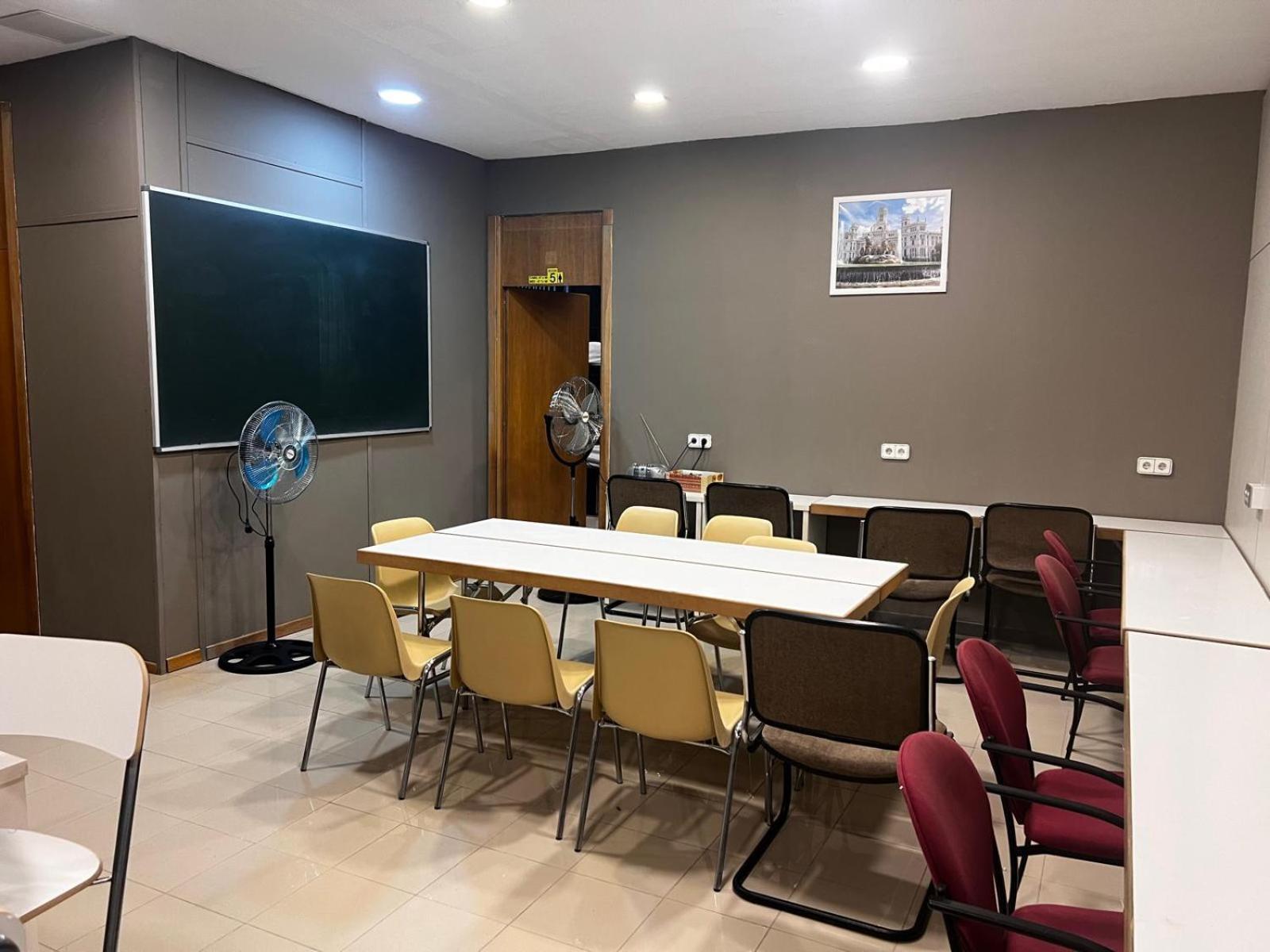 Hostel Estrella 20 Madrid Ngoại thất bức ảnh