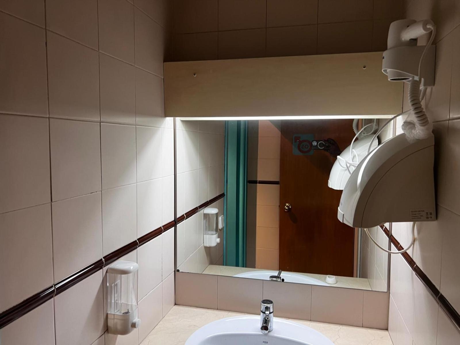 Hostel Estrella 20 Madrid Ngoại thất bức ảnh