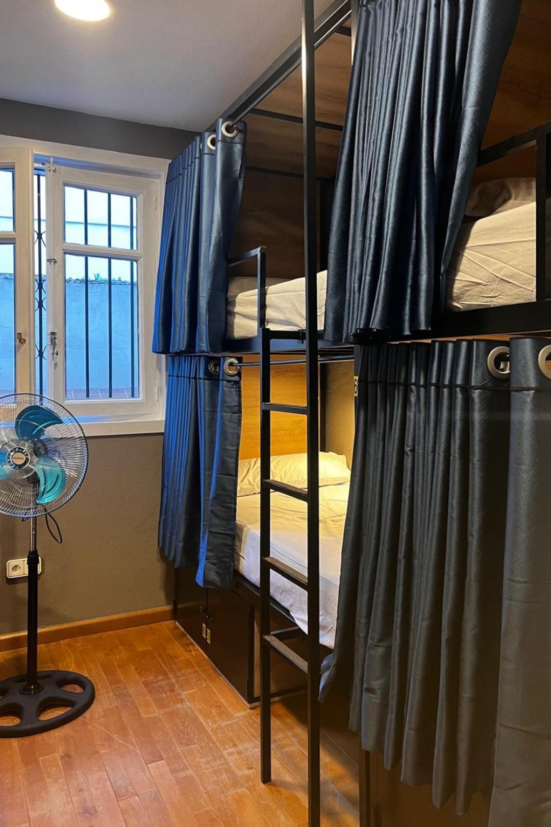 Hostel Estrella 20 Madrid Ngoại thất bức ảnh
