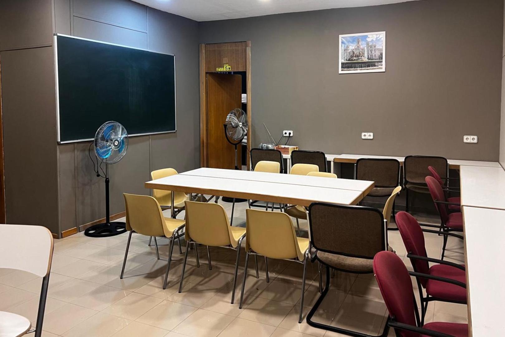 Hostel Estrella 20 Madrid Ngoại thất bức ảnh