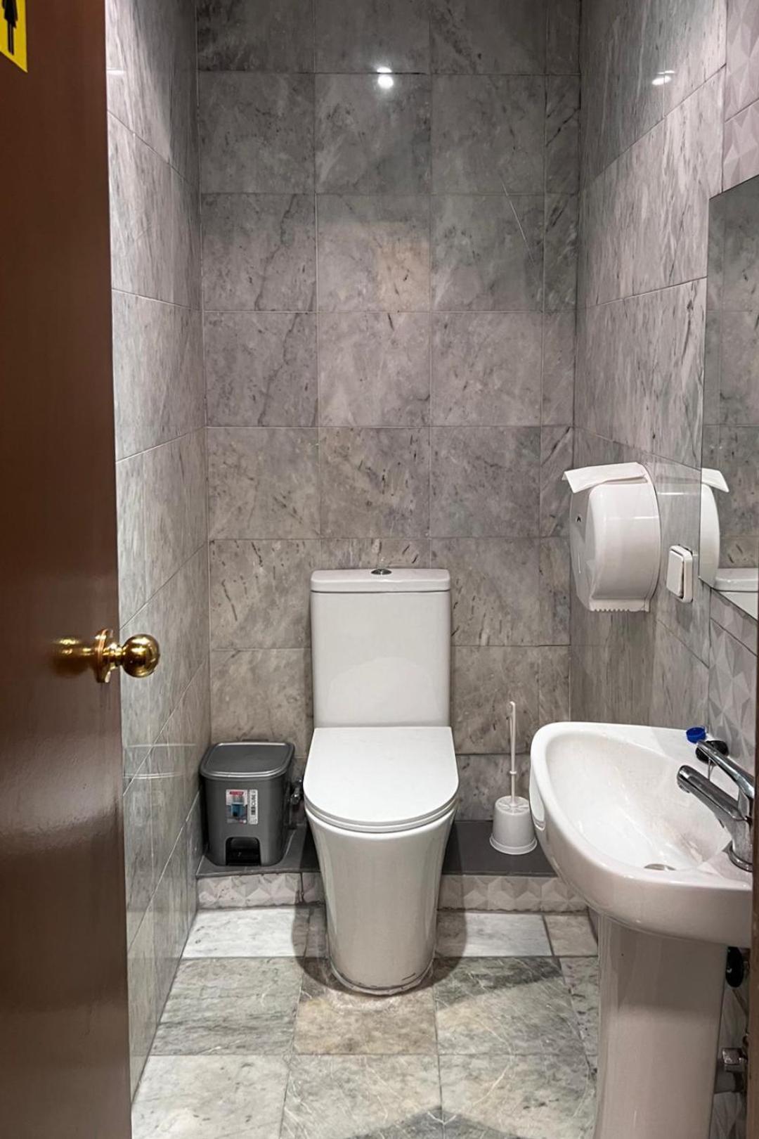 Hostel Estrella 20 Madrid Ngoại thất bức ảnh