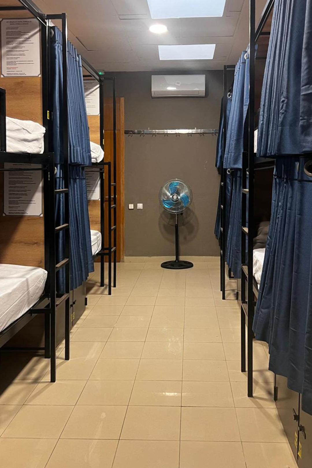 Hostel Estrella 20 Madrid Ngoại thất bức ảnh